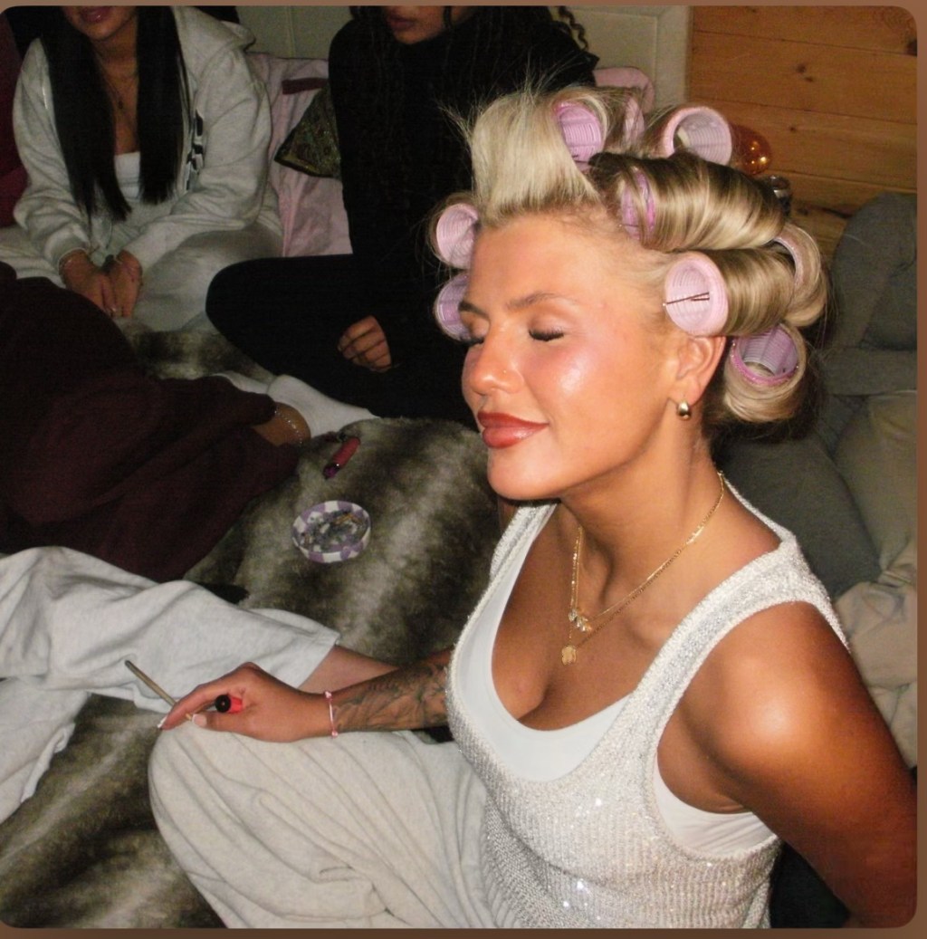 Beyond the Mainstreams Original Review: Skye Newman –&nbsp;“Hairdresser”